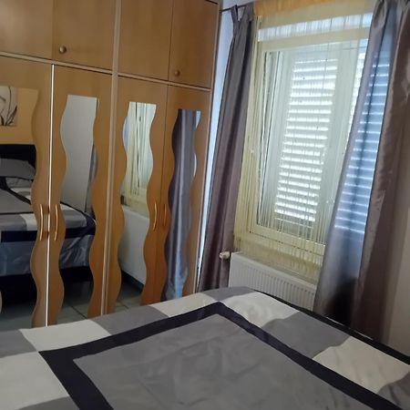 Apatmani Peternel Apartamento Vir Exterior foto